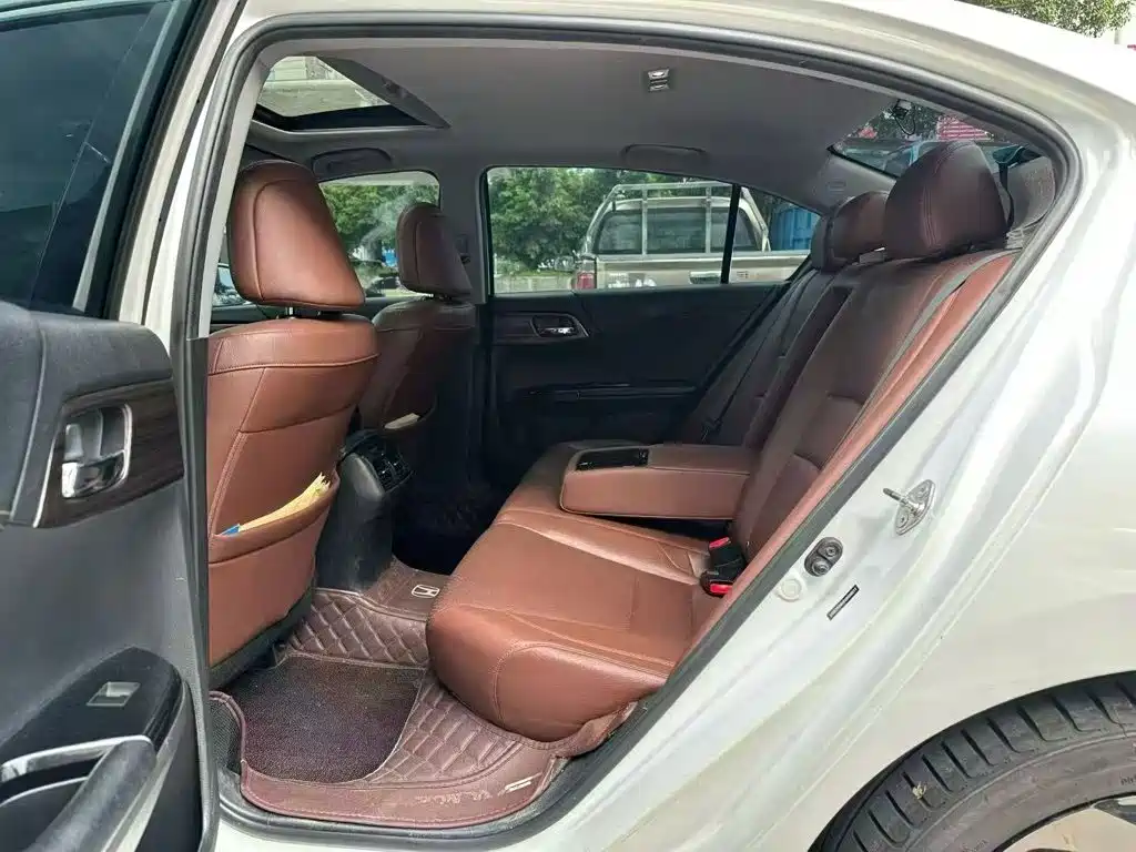 Honda Accord — миниатюра 6