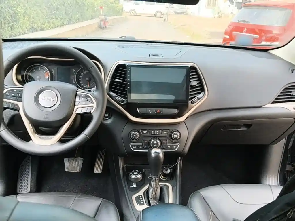 Jeep Cherokee — миниатюра 10