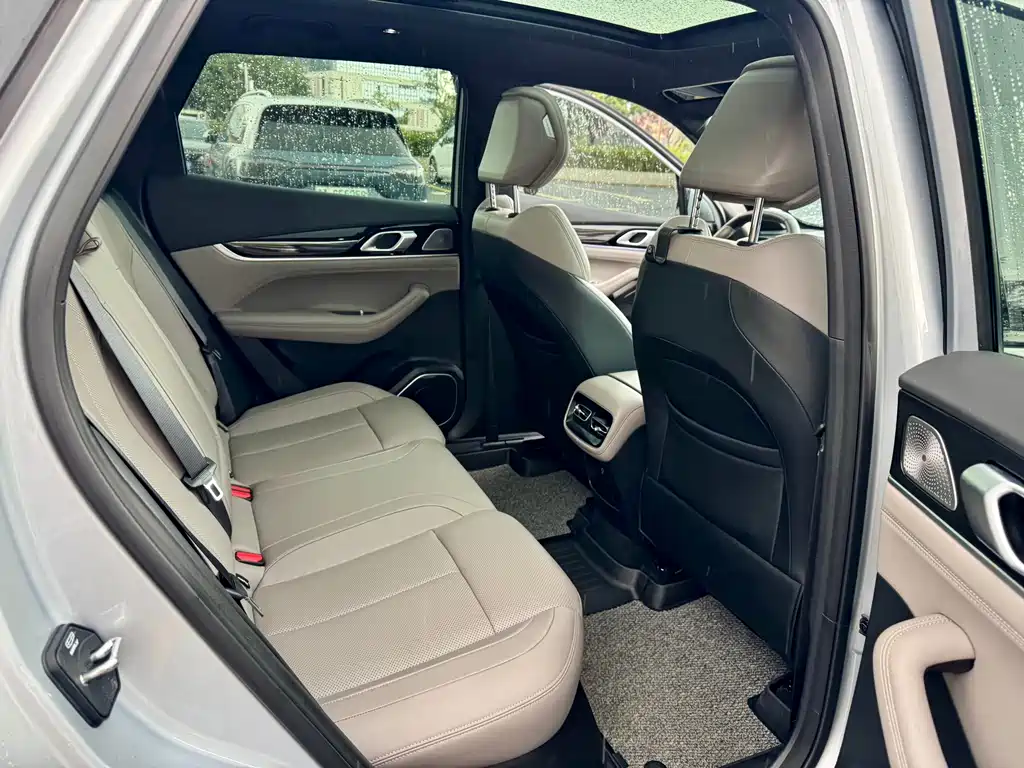 Geely Boyue L — миниатюра 13