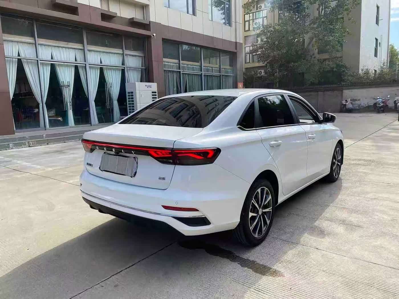 Geely Emgrand 1.5 л 2025 г. Белый, пробег 23000 км