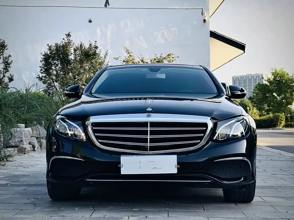 Mercedes-Benz E-Class — миниатюра 2