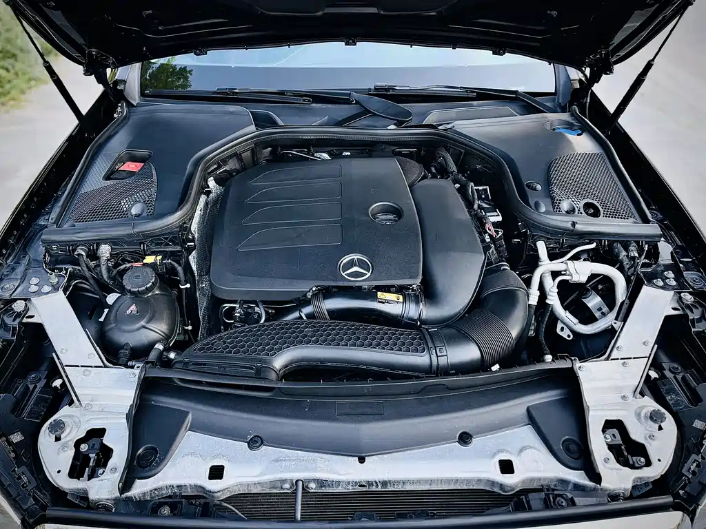 Mercedes-Benz E-Class — миниатюра 17