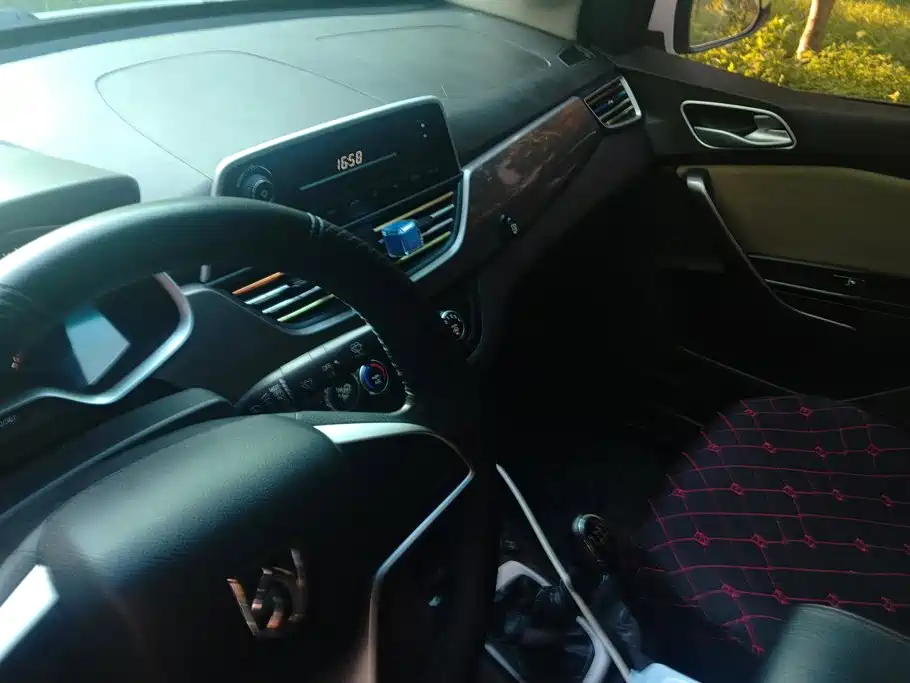 Baojun 310W — миниатюра 13