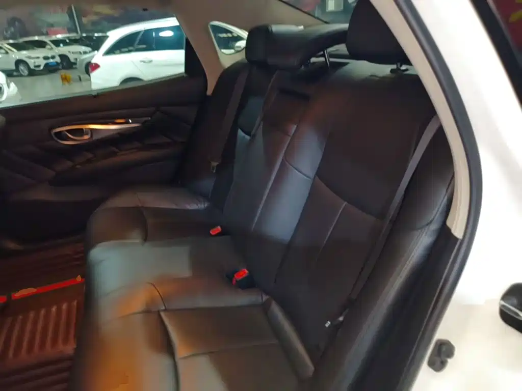 Infiniti Q70 — миниатюра 17