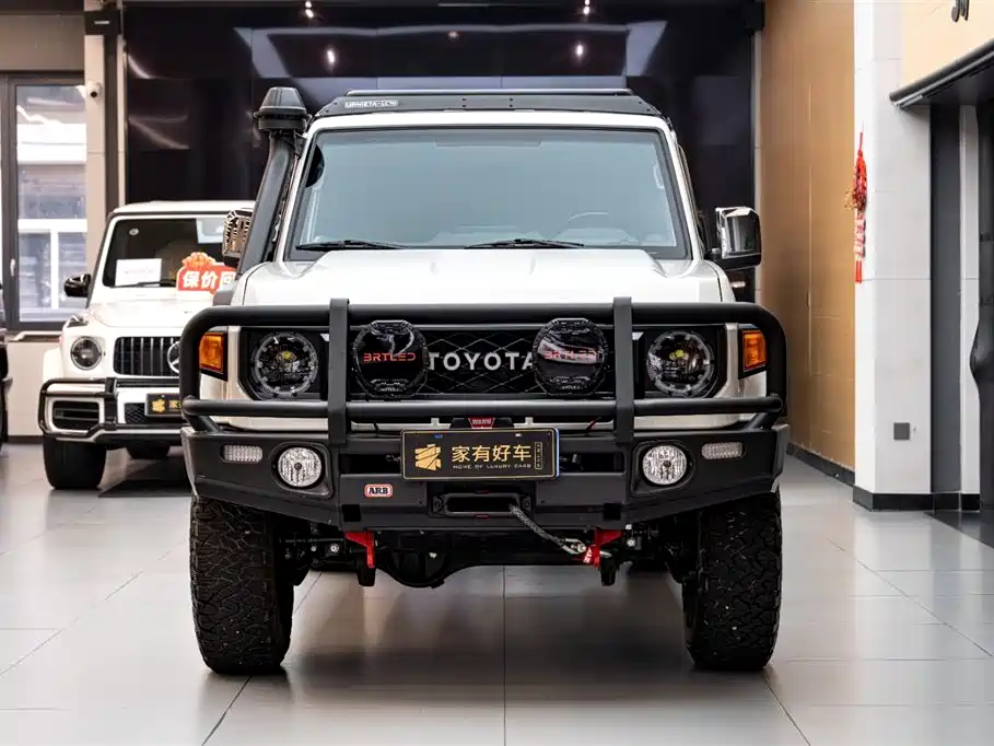Toyota Land Cruiser LC76 2025 4.0L AT