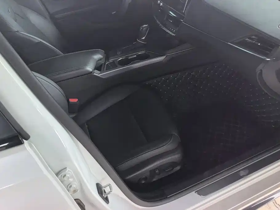 Cadillac CT4 — миниатюра 8