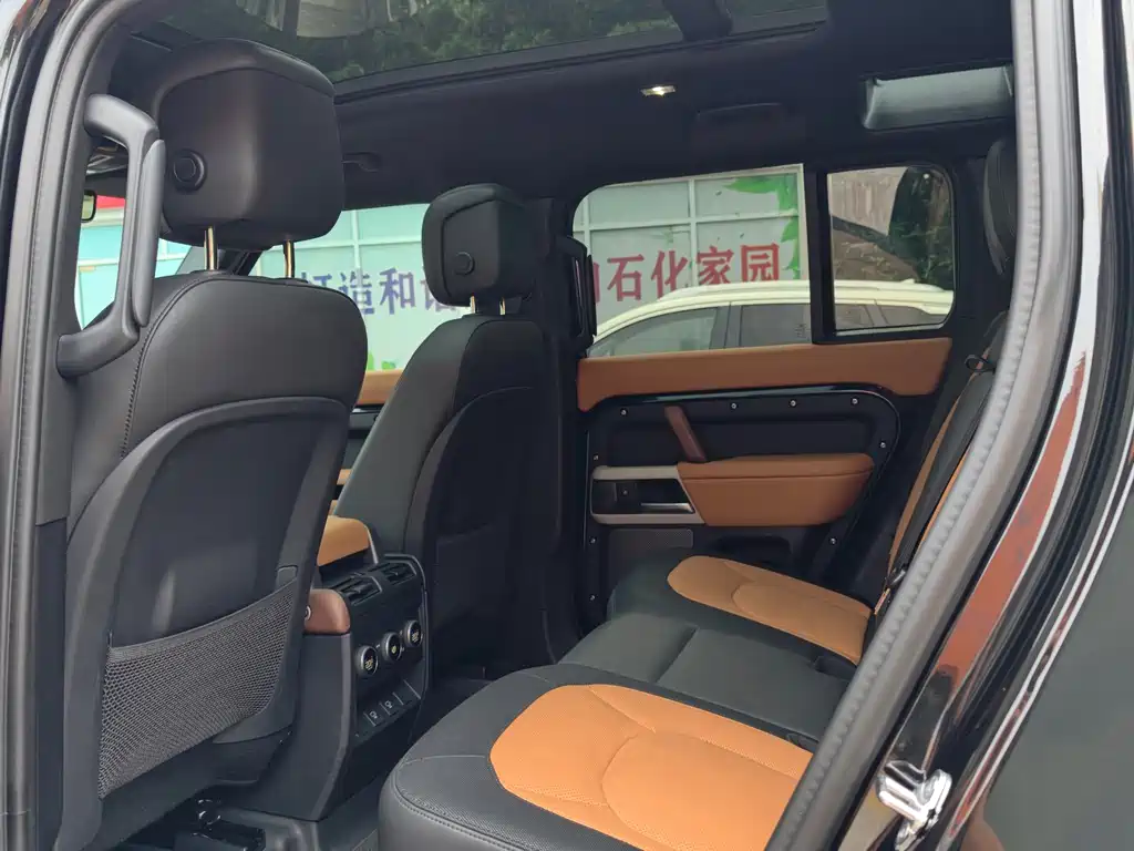 Land Rover Defender — миниатюра 9