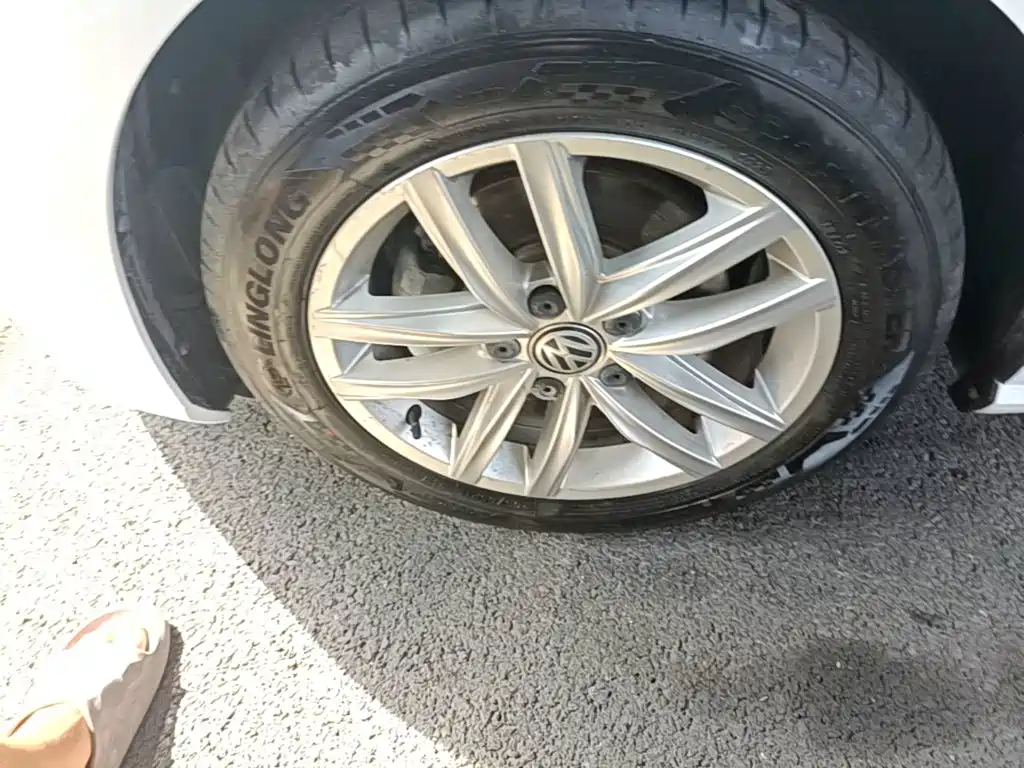 Volkswagen Golf — миниатюра 23