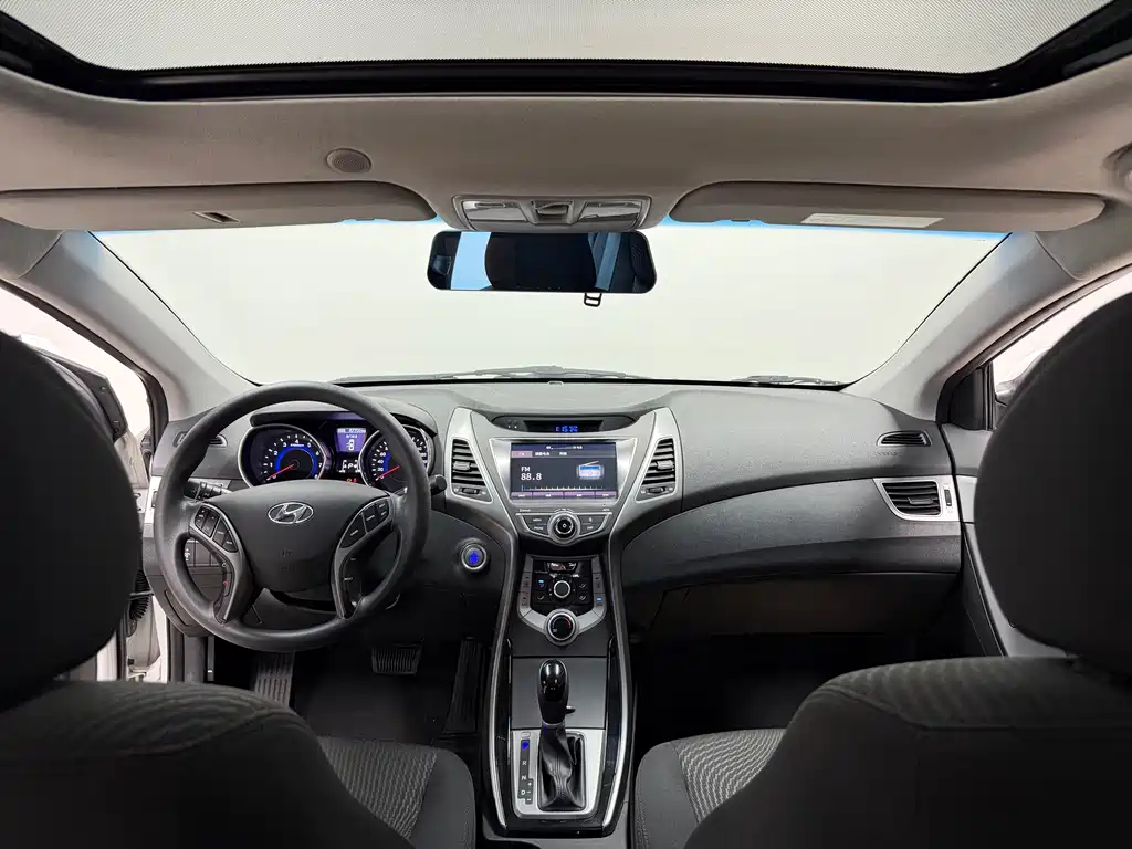 Hyundai Elantra Langdong — миниатюра 10