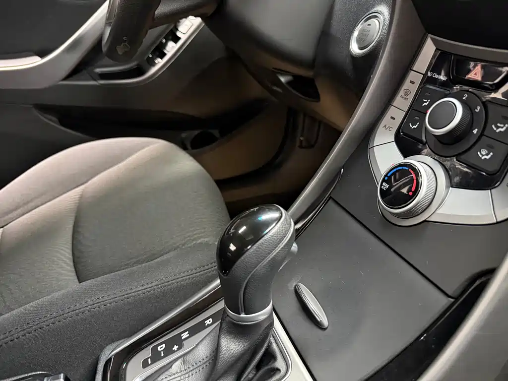 Hyundai Elantra Langdong — миниатюра 13