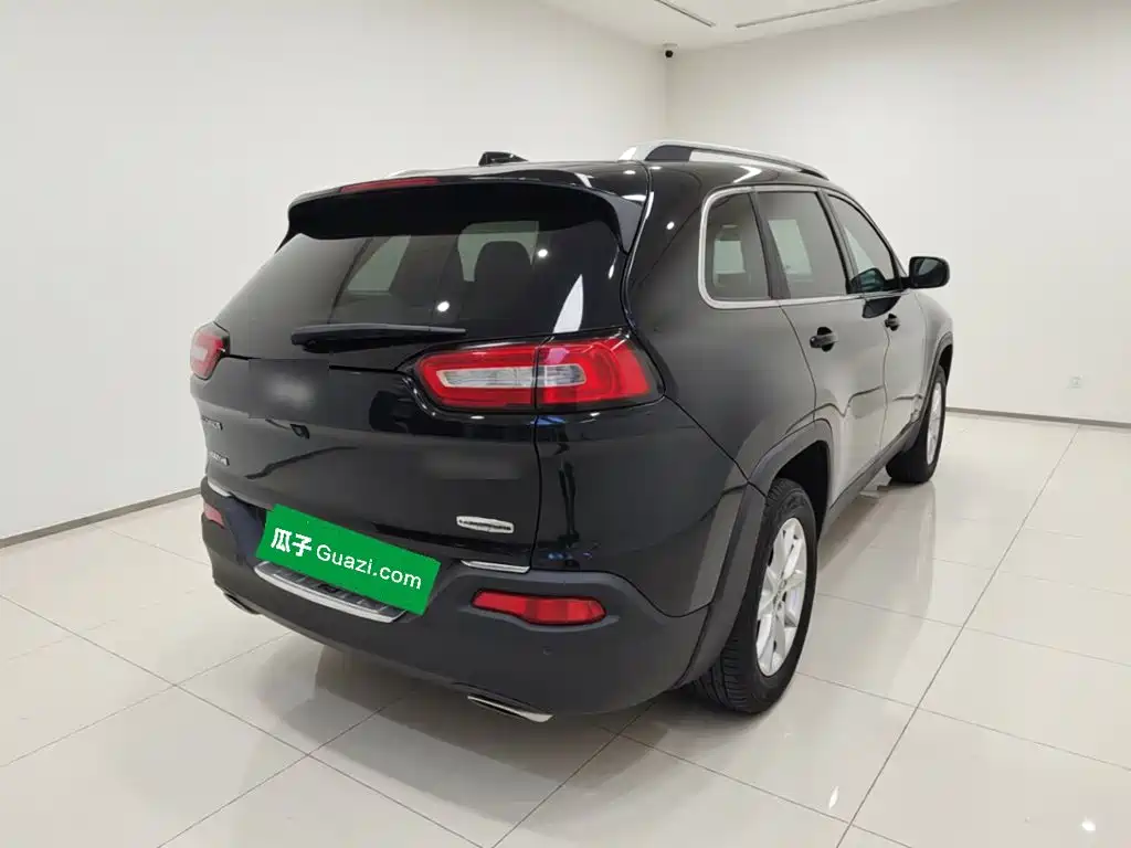 Jeep Cherokee — миниатюра 4