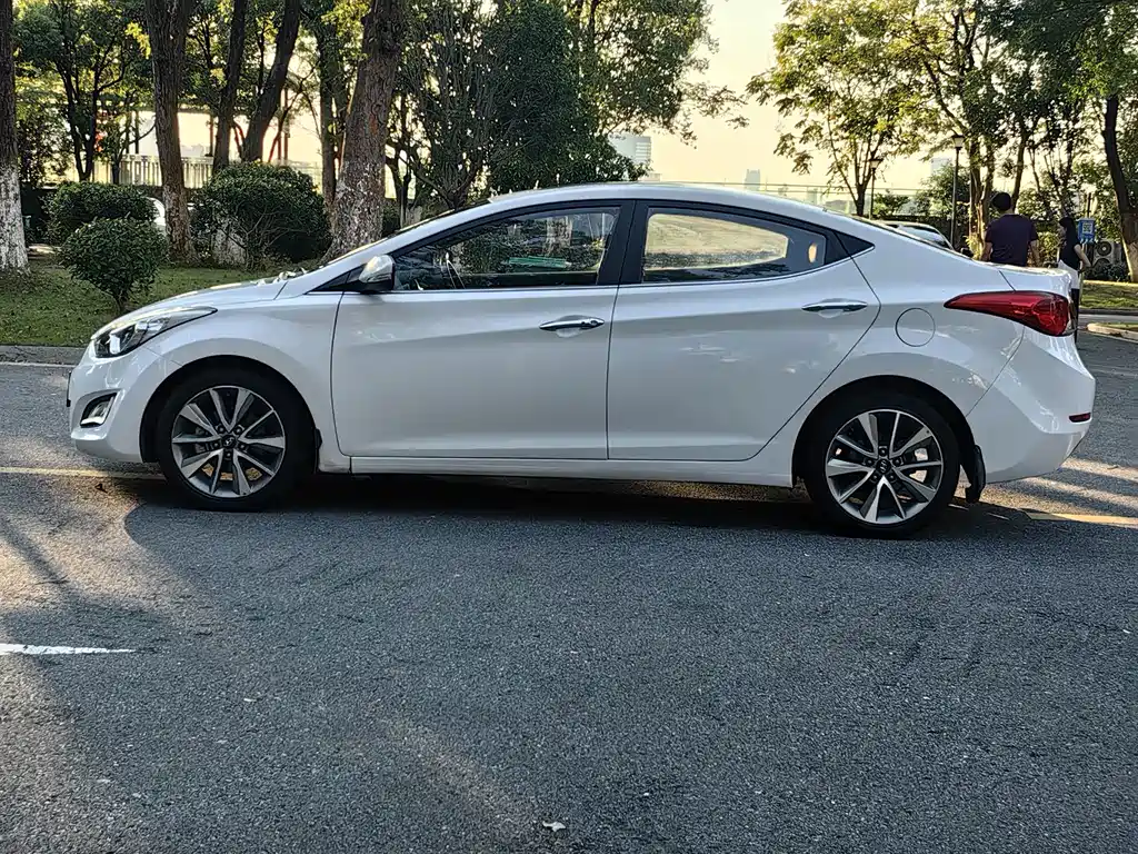 Hyundai Elantra Langdong — миниатюра 10