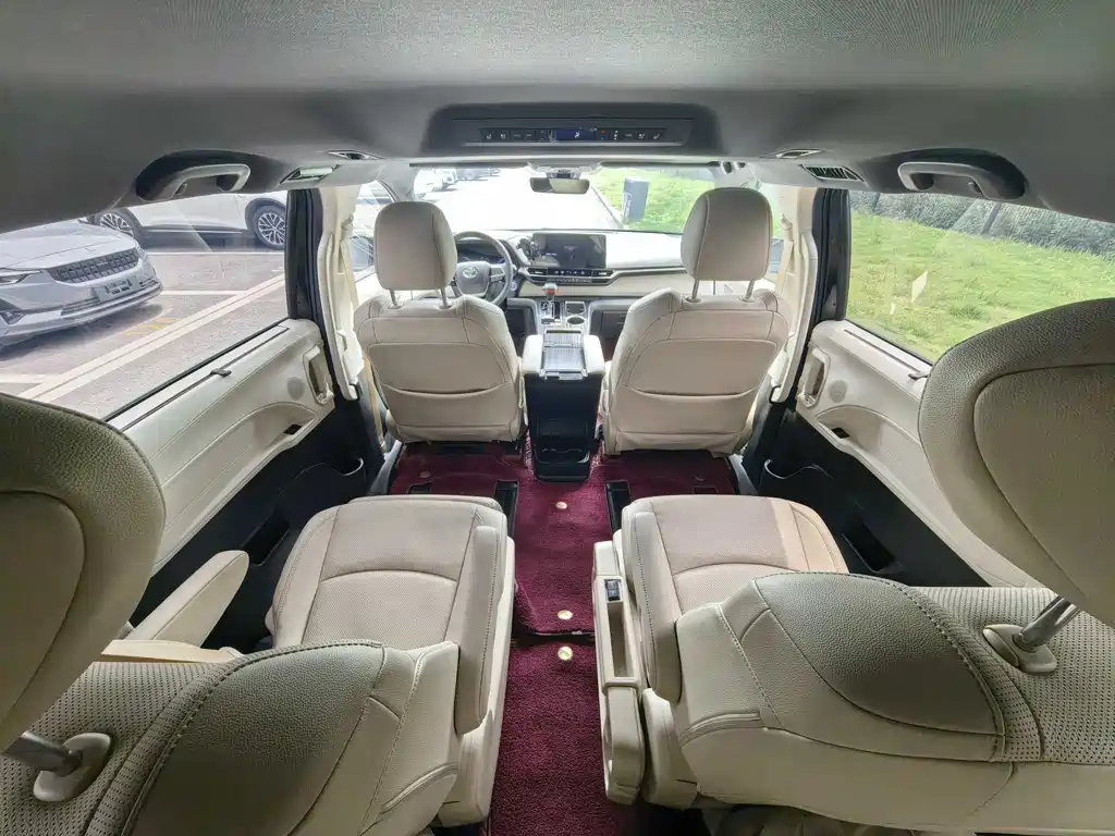 Toyota Sienna 2.5L Hybrid Premium Edition, фото 9