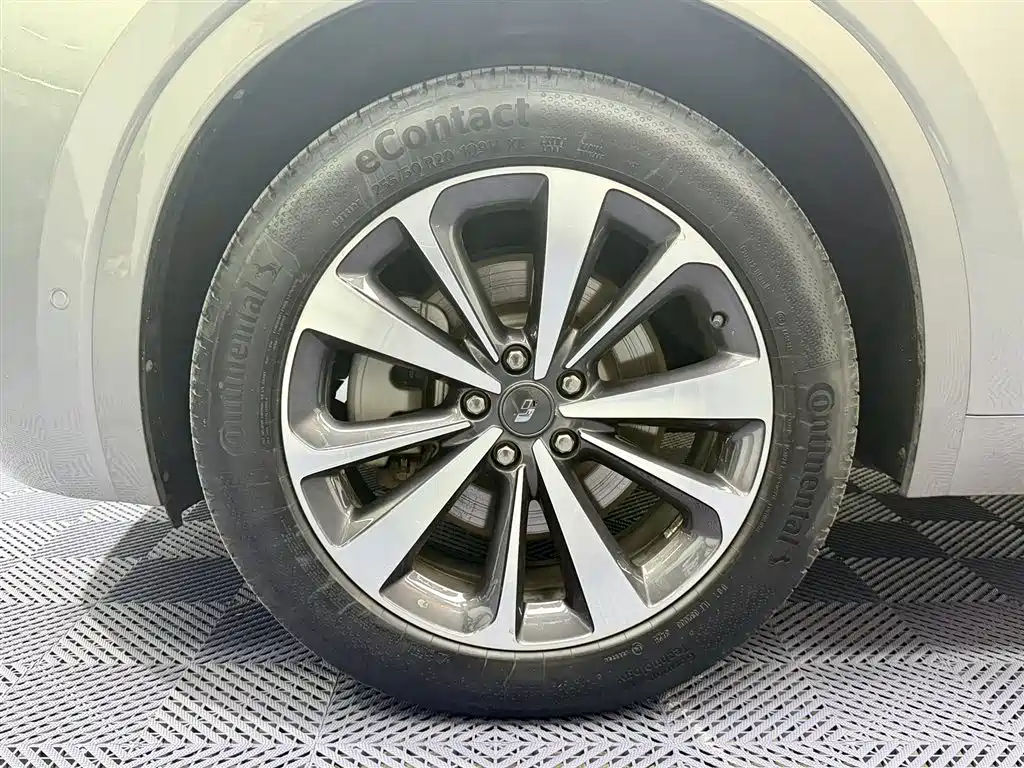 Li Auto ONE 2020 6 мест
