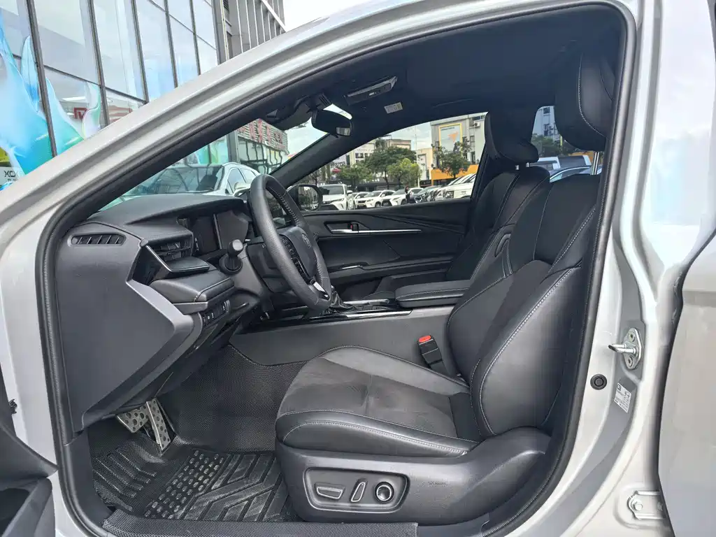 Toyota Camry 2024 2.0S Sport