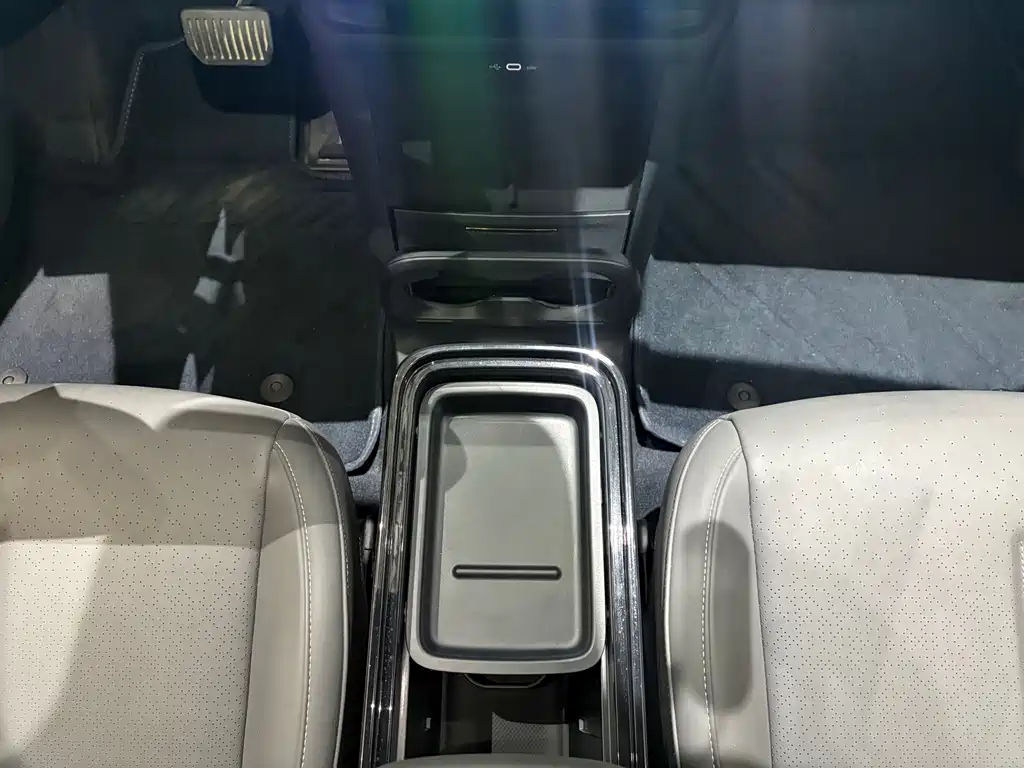 Lynk & Co Z20 — миниатюра 10