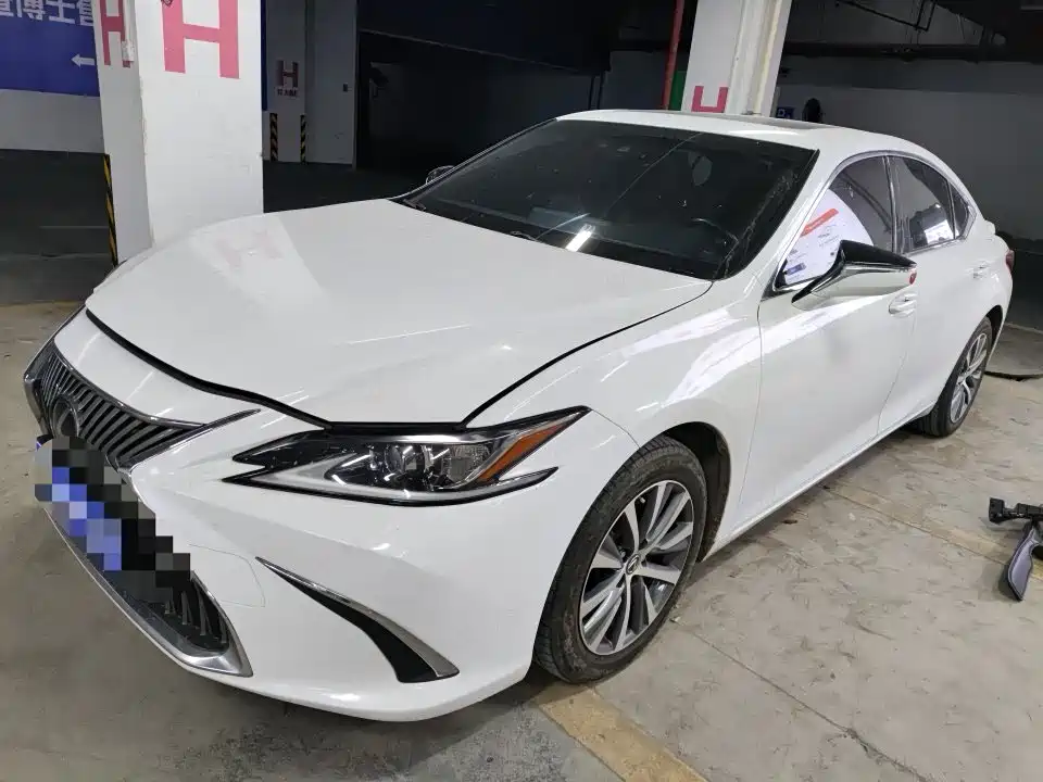 Lexus ES 2020
