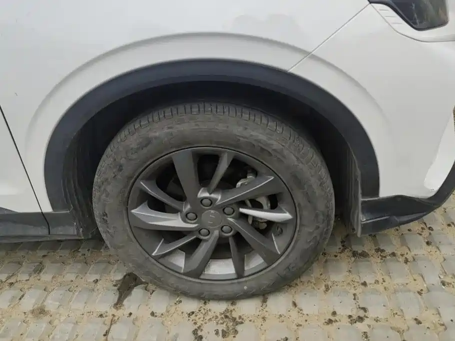 Geely Binyue — миниатюра 6