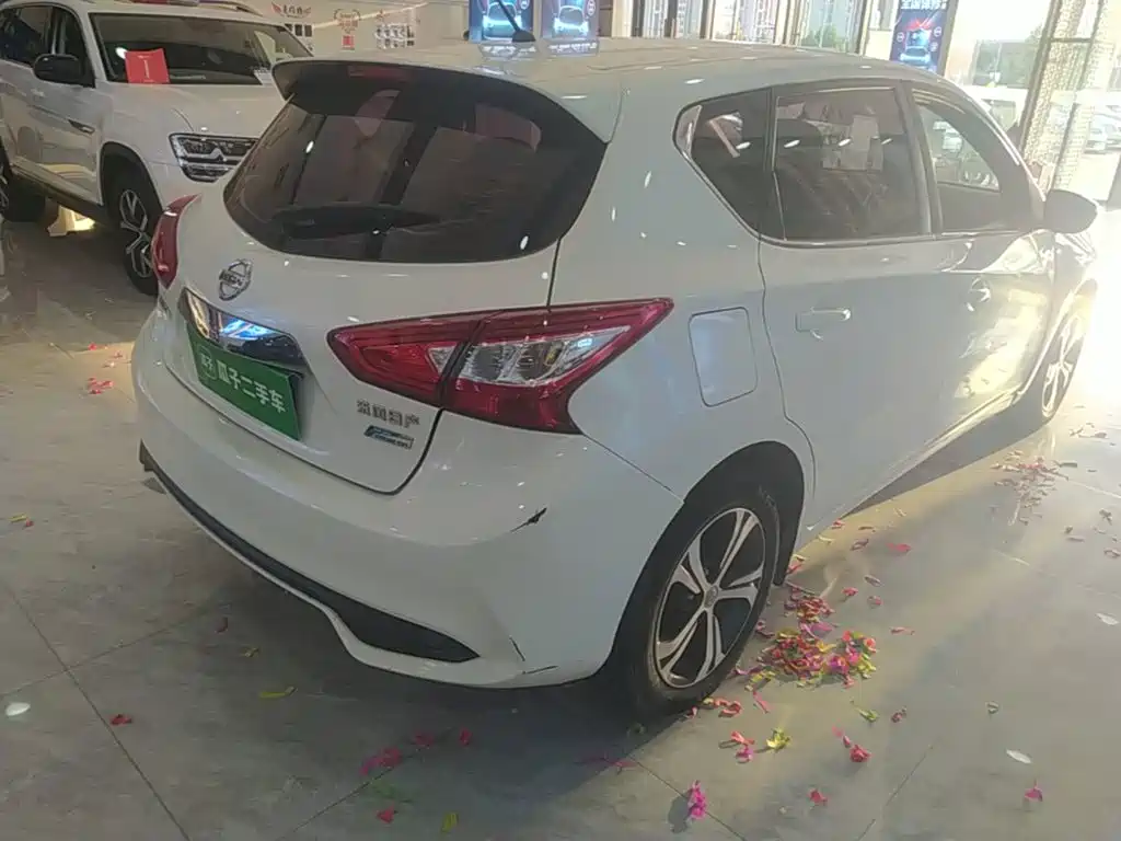 Nissan Tiida — миниатюра 7