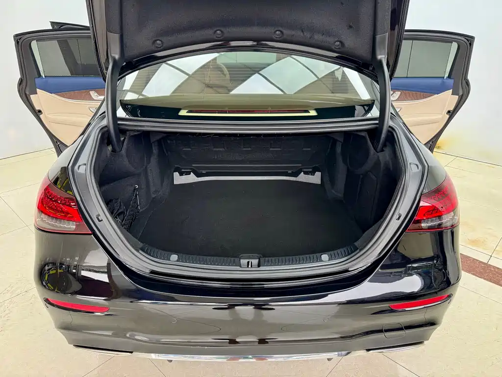 Mercedes-Benz E-Class — миниатюра 23