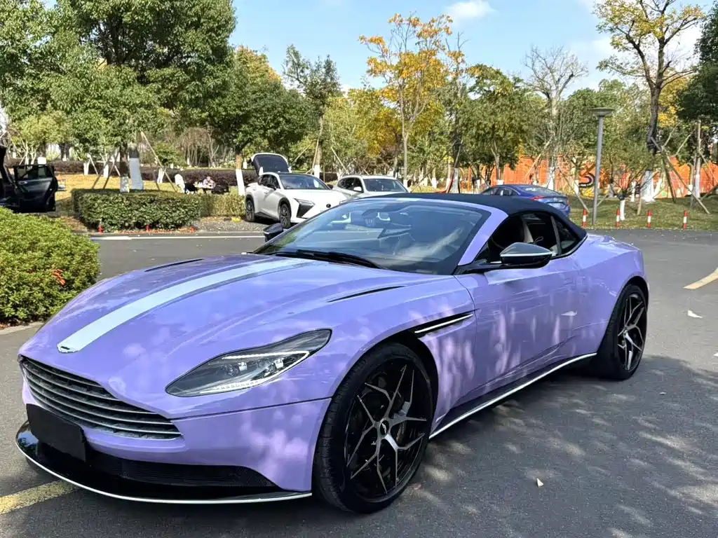 Купить Aston Martin DB11