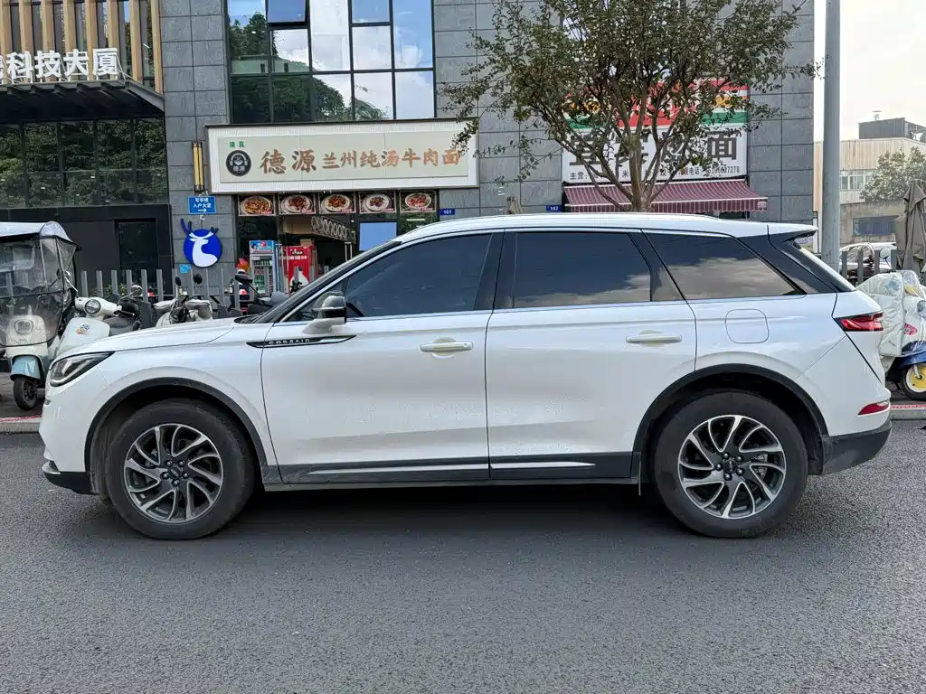Lincoln Corsair — миниатюра 3