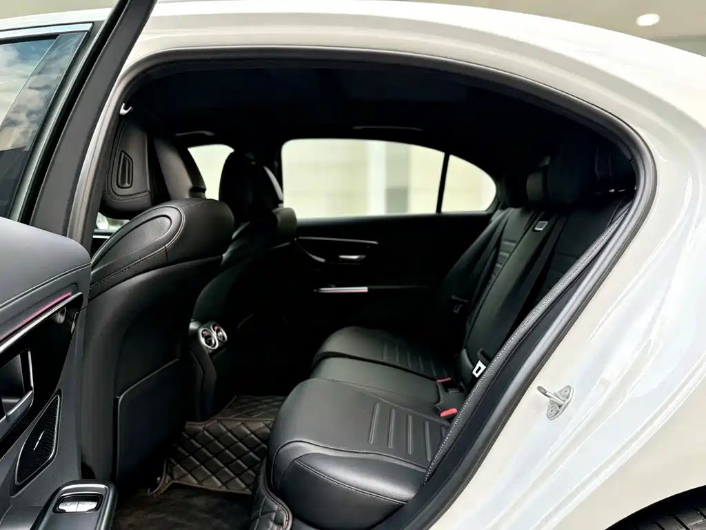 Mercedes-Benz C-Class — миниатюра 7