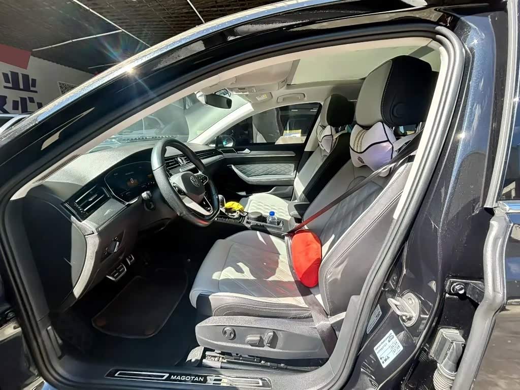 Volkswagen Magotan 1.4 л 2025 г. Чёрный, пробег 29000 км