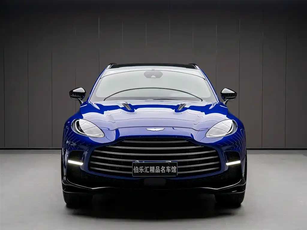 ASTON MARTIN DBX