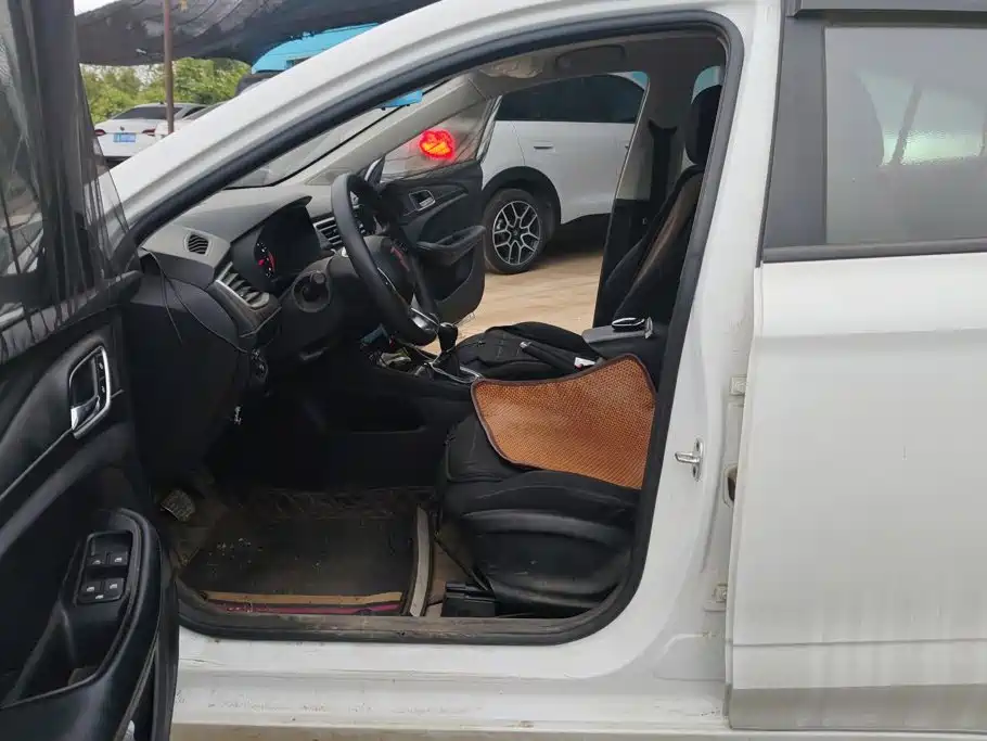 Roewe i5 — миниатюра 9