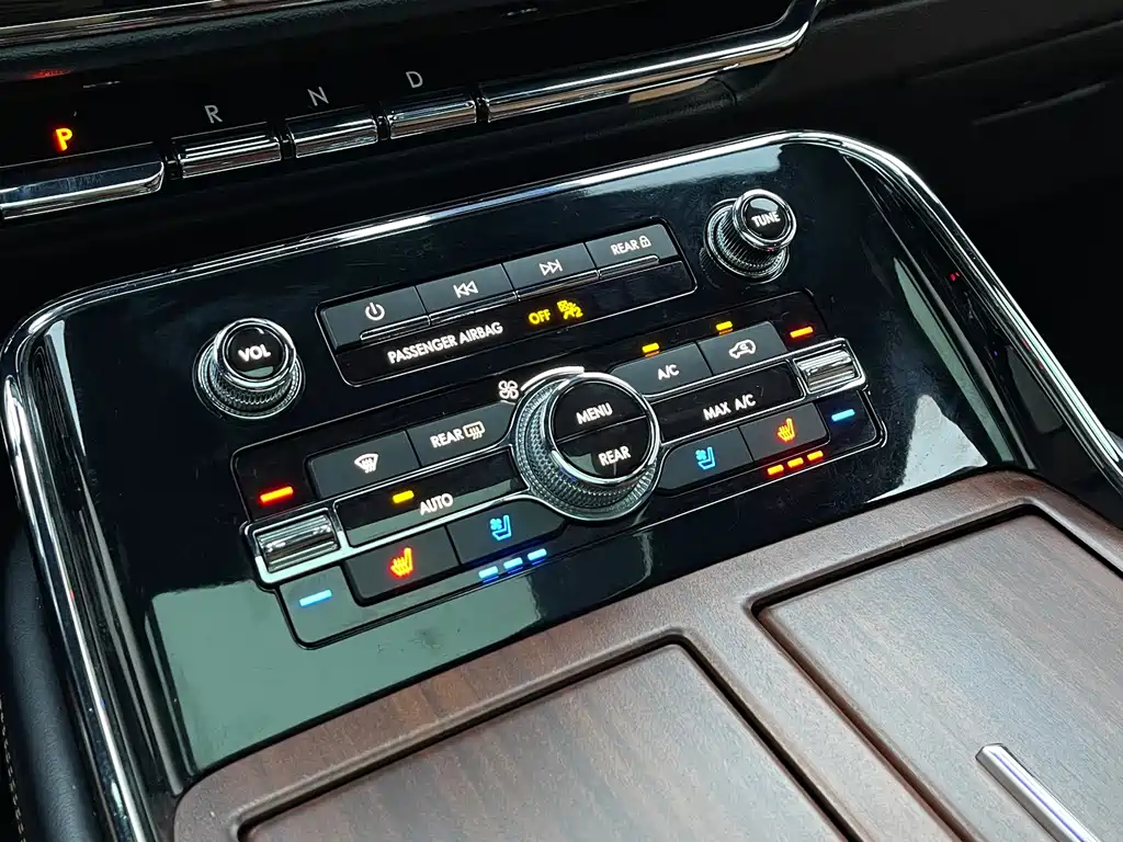 Lincoln Navigator — миниатюра 11
