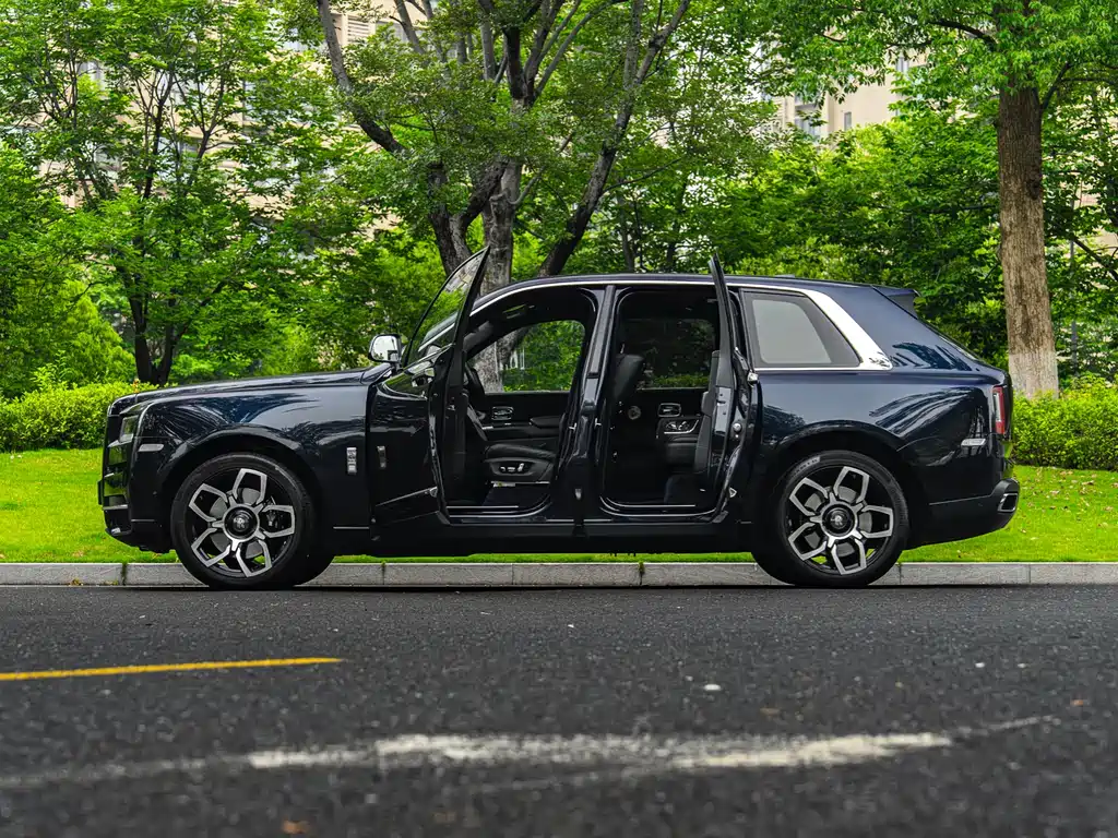 Rolls-Royce Cullinan 2018 мест