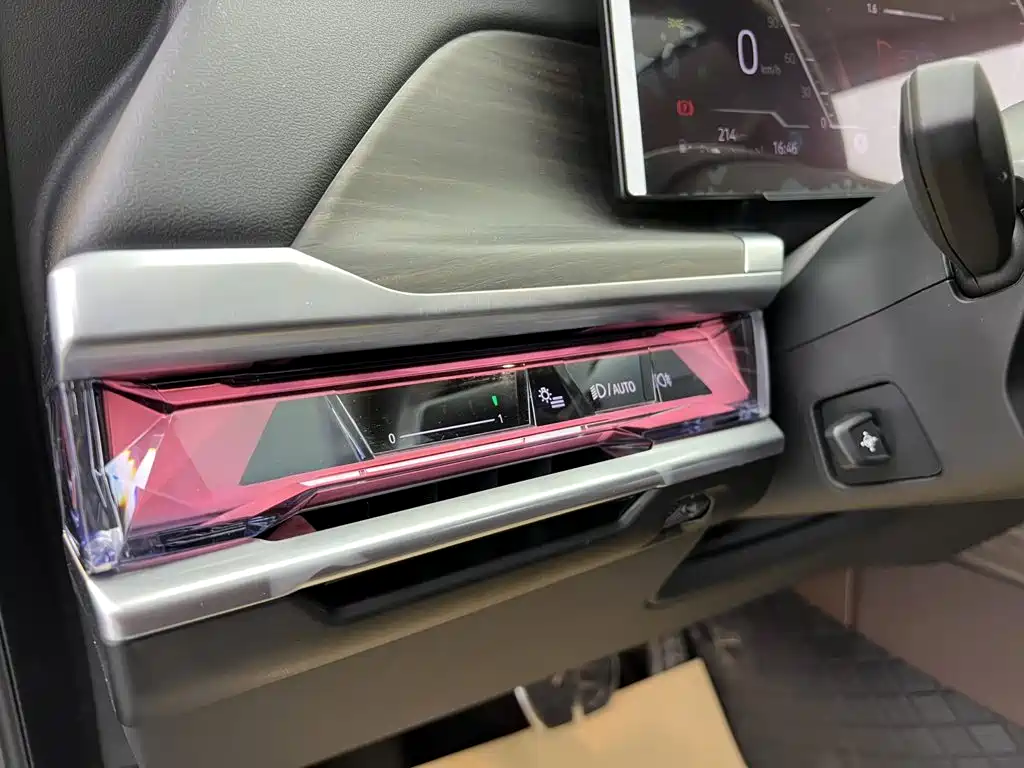 BMW 7 Series — миниатюра 32