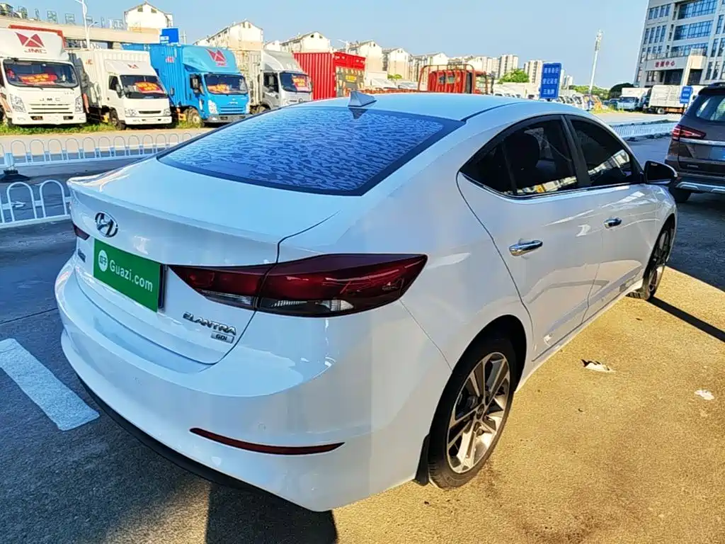 Hyundai Elantra — миниатюра 7