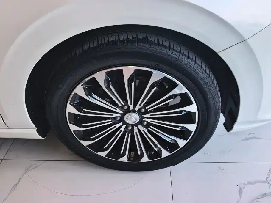 Changan Eado — миниатюра 6