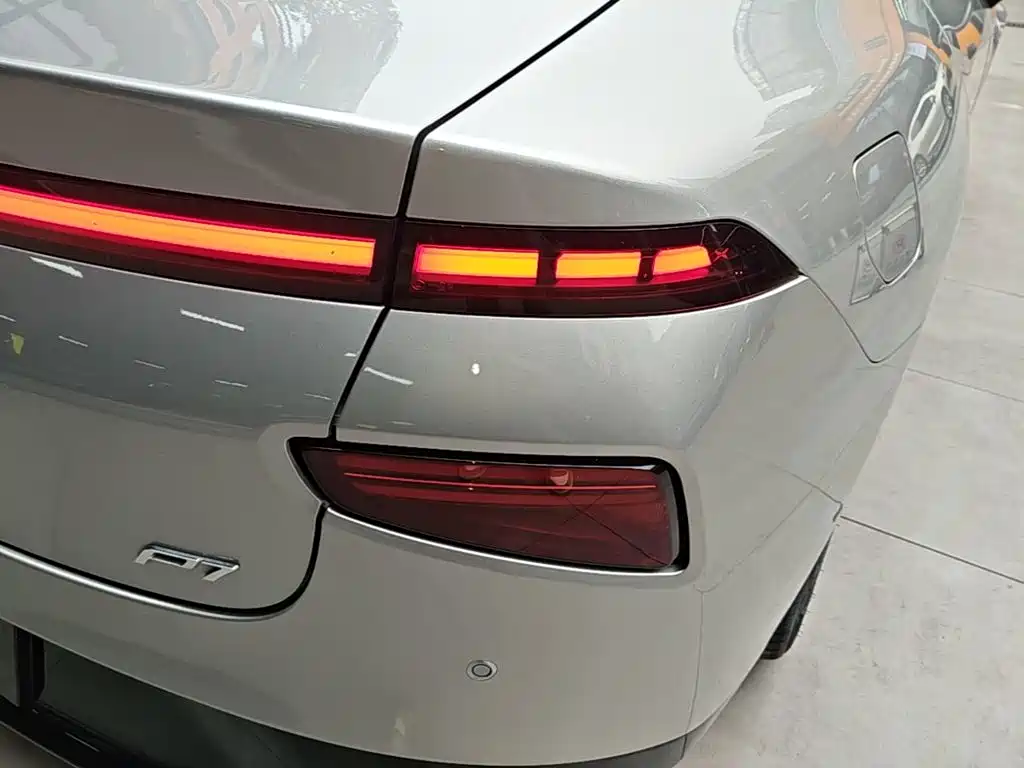 XPeng P7 — миниатюра 8