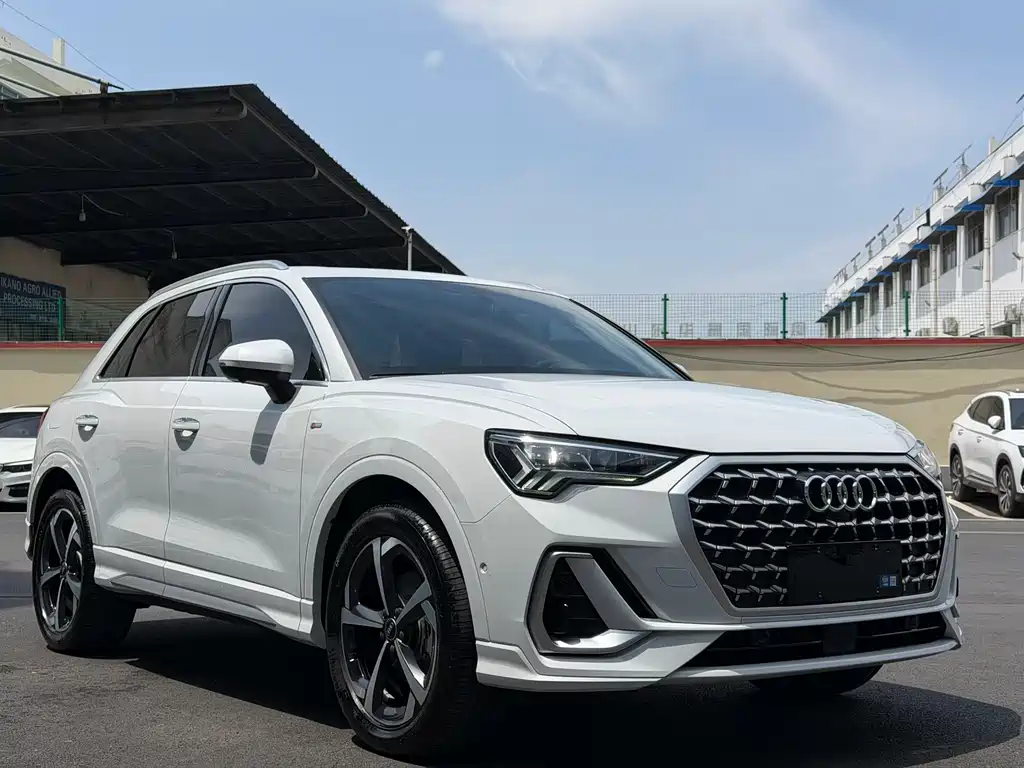 Купить Audi Q3