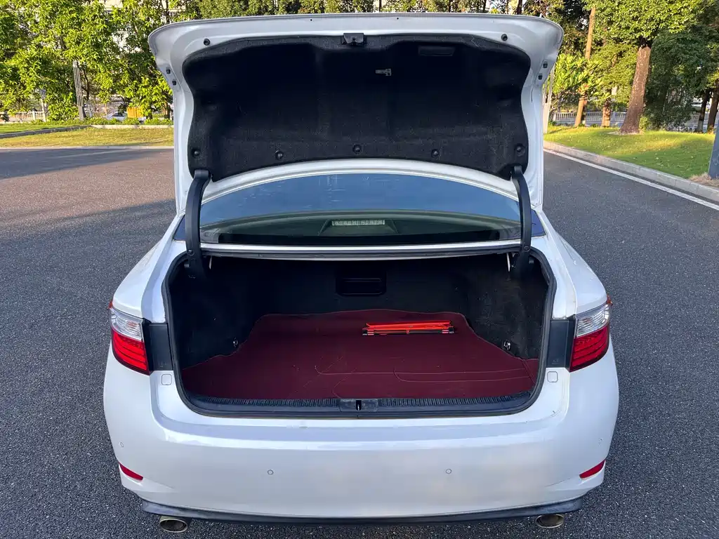 Lexus ES — миниатюра 16