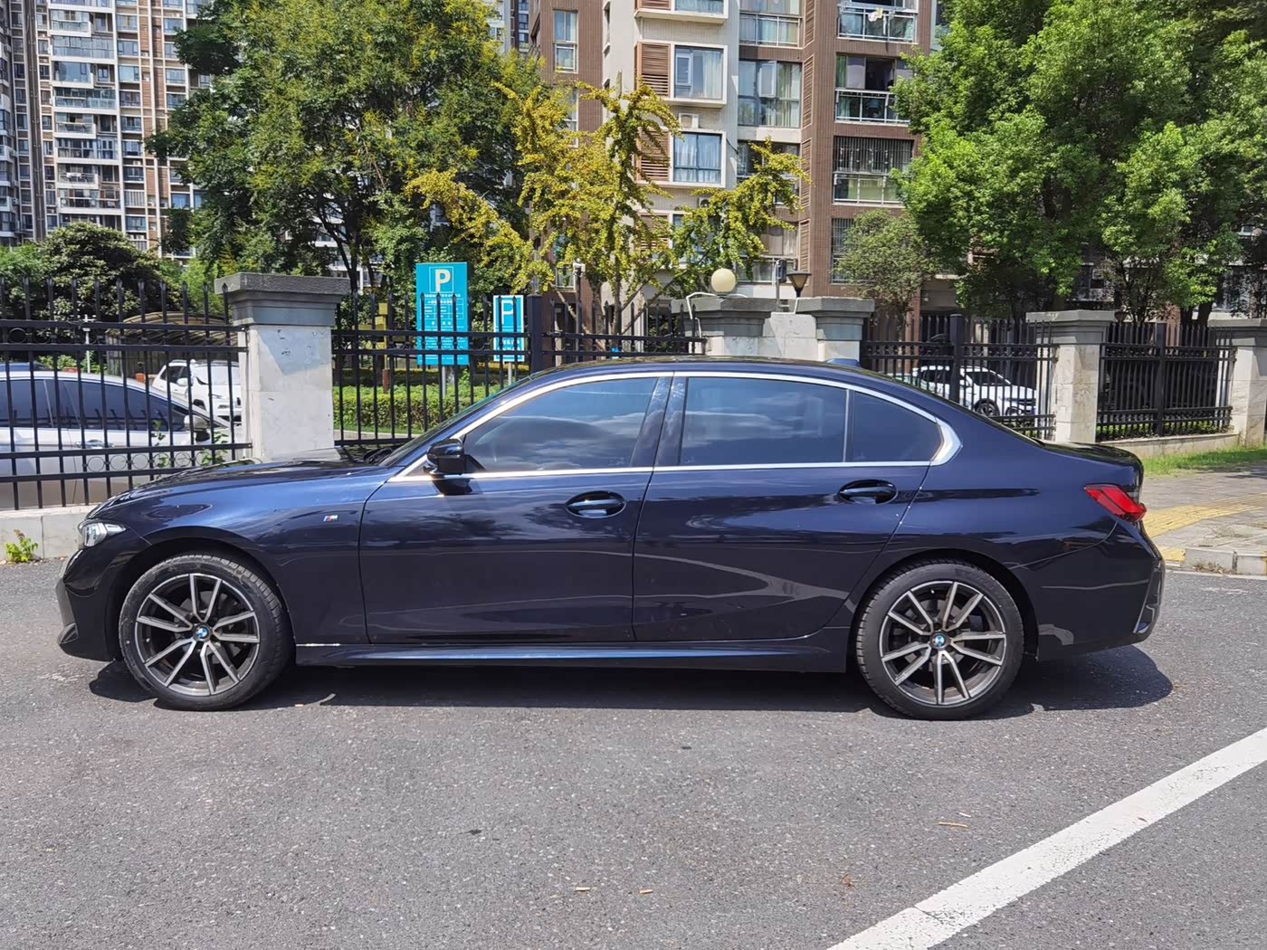BMW 3 Series 2.0 л 2023 г. Чёрный, пробег 43000 км