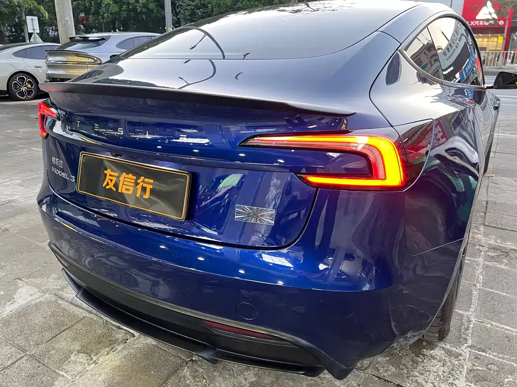 Tesla Model 3 — миниатюра 30