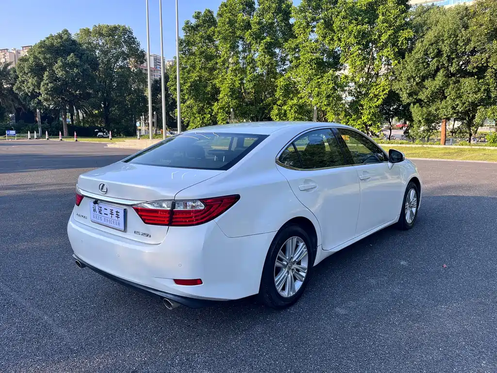 Lexus ES — миниатюра 4