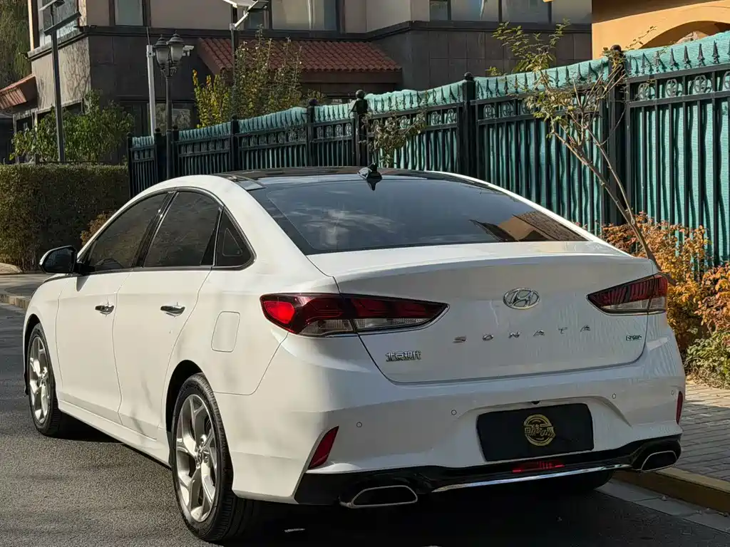 HYUNDAI SONATA