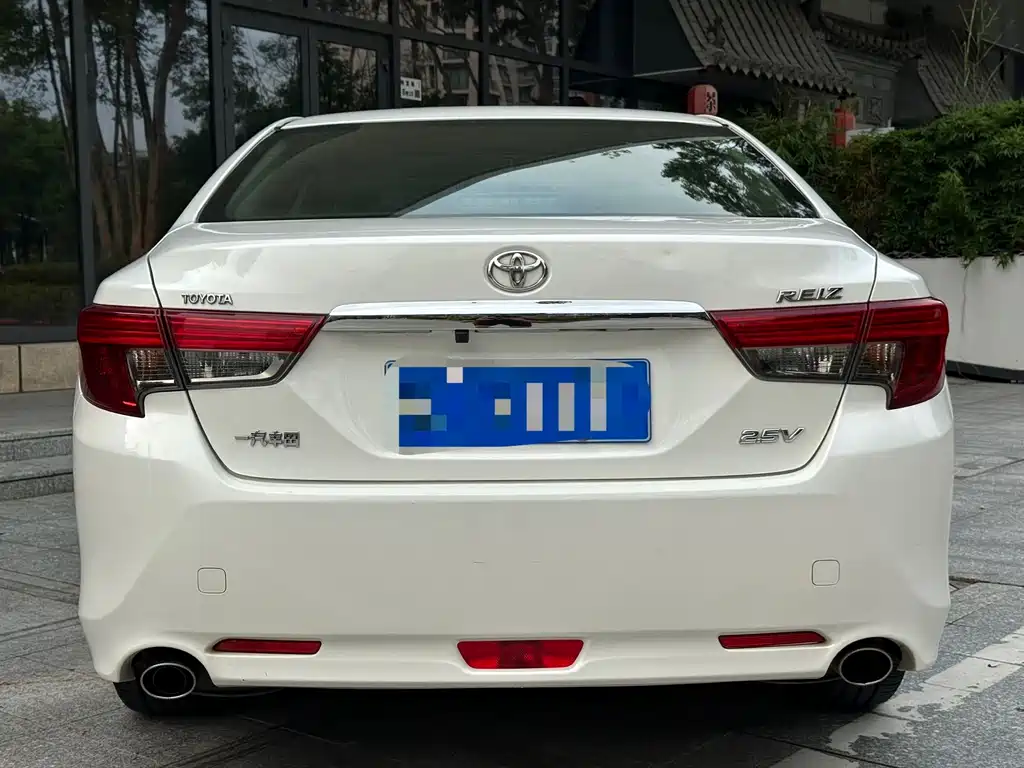 Toyota Reiz 2013 2.5V