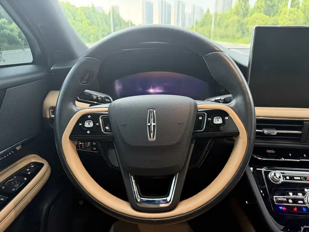 Lincoln Corsair — миниатюра 11