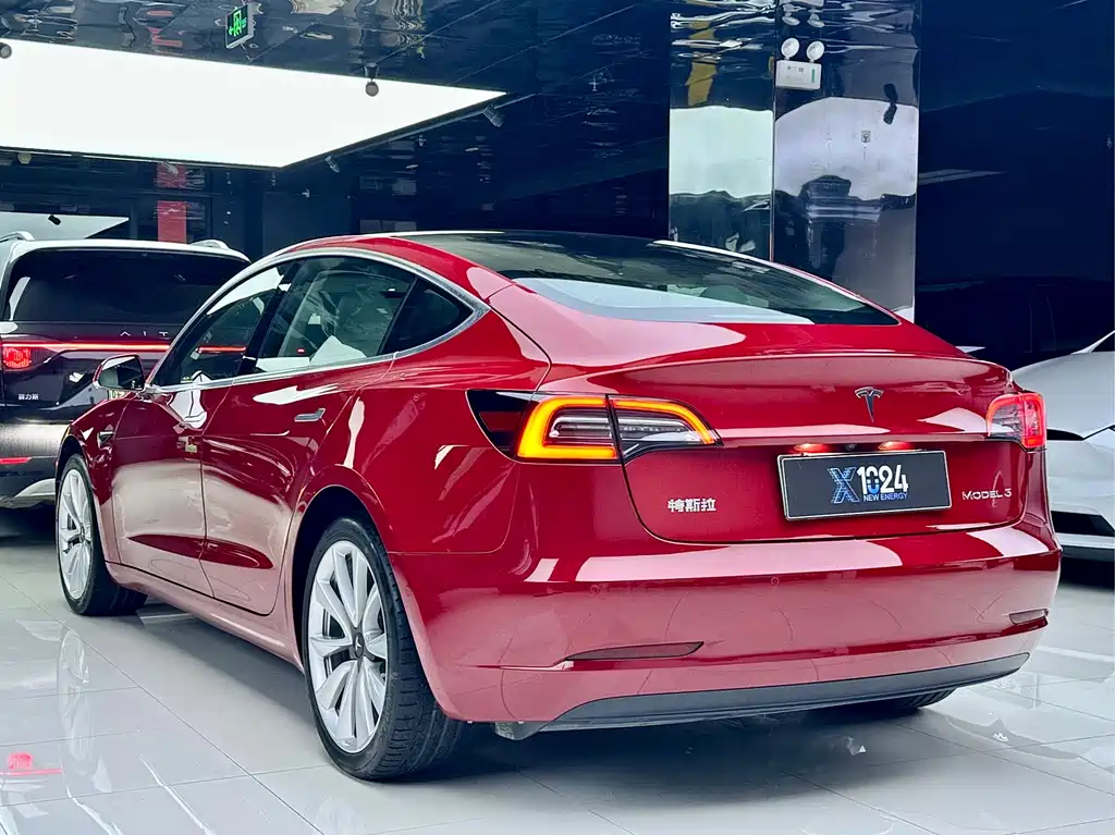 Tesla Model 3 — миниатюра 4