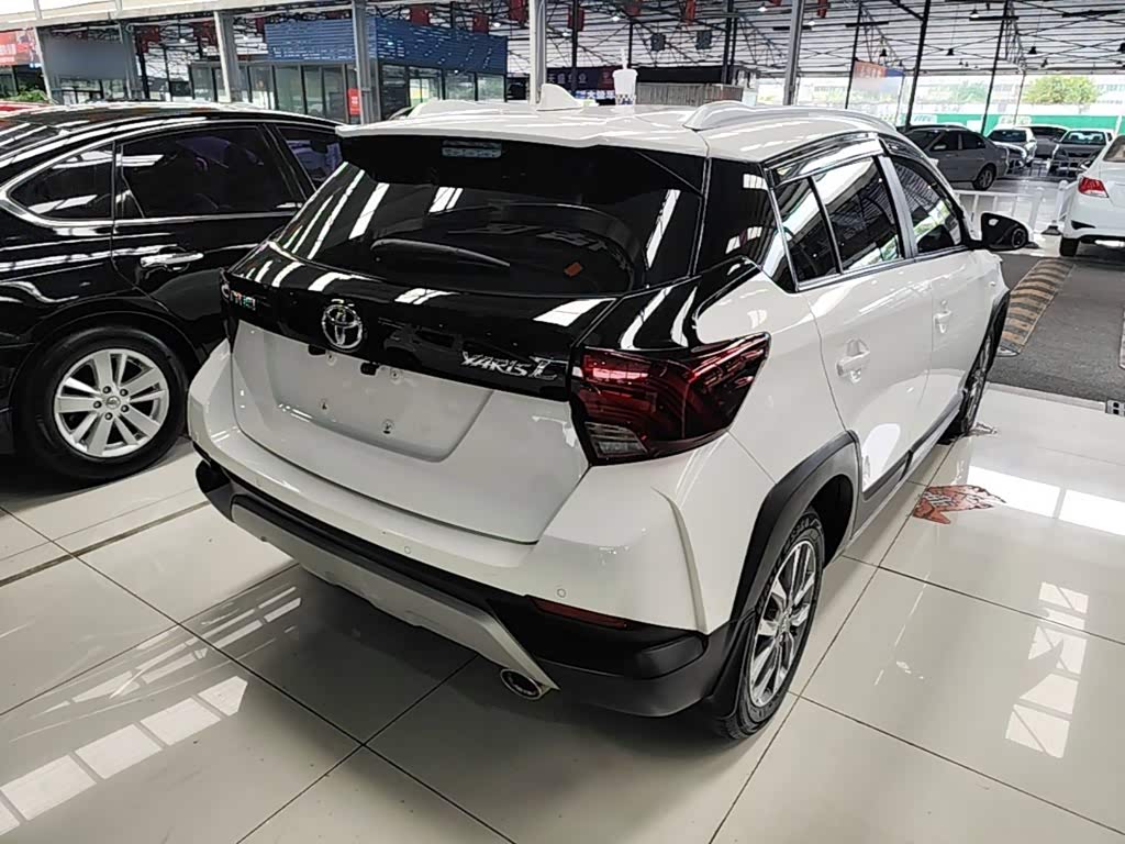Toyota YARiS L Zhi Xuan 1.5 л 2021 г. Белый, пробег 43400 км