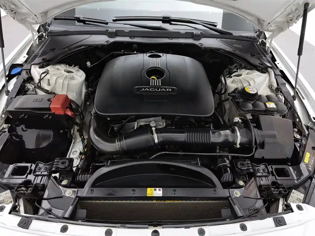 Jaguar XE 2015 2.0T 200PS R-Sport