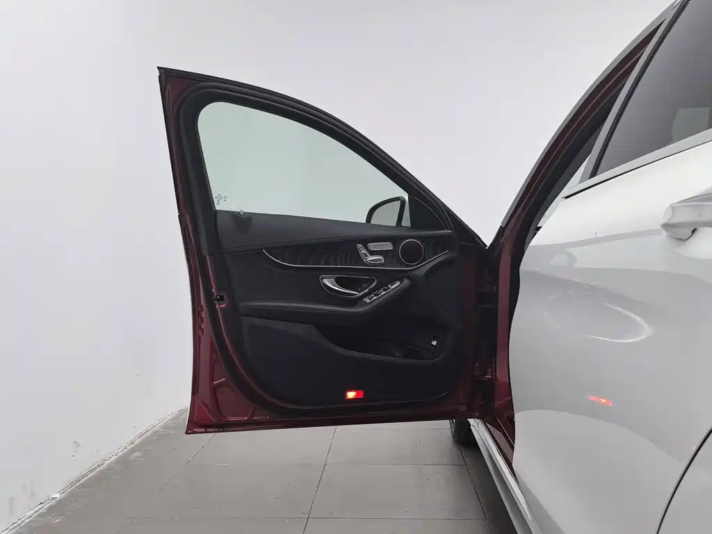 Mercedes-Benz C-Class — миниатюра 8