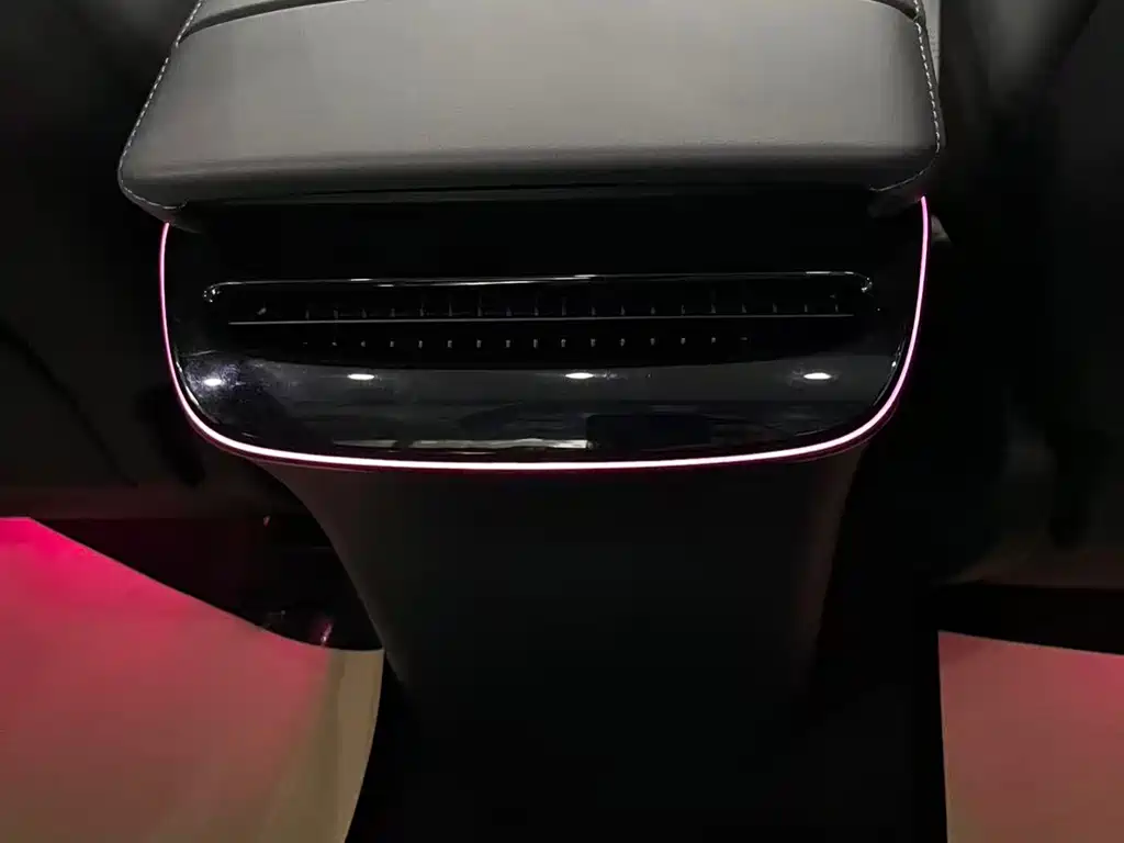 VOYAH LANTU CHASING LIGHT