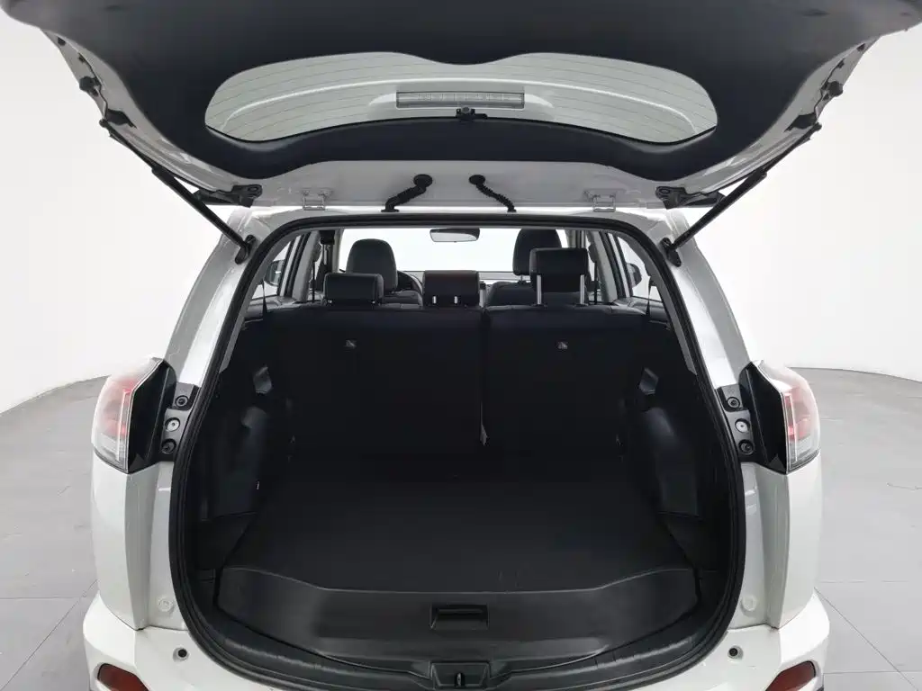 Toyota RAV4 — миниатюра 16